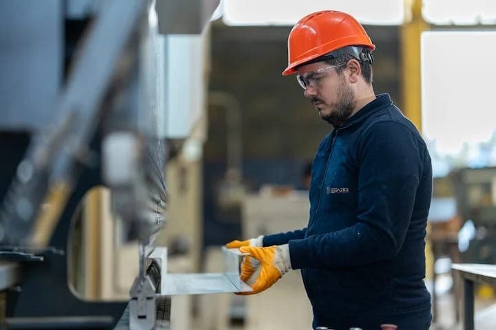 AtakBelgiumTech worker bending metal